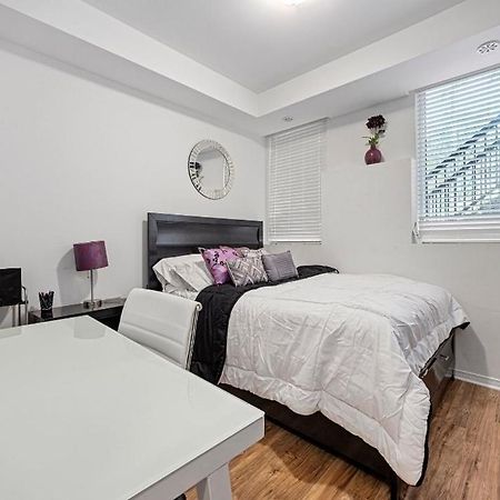 דירות טורונטו Beautiful Townhouse Near Yorkdale Mall, Wilson Subway מראה חיצוני תמונה