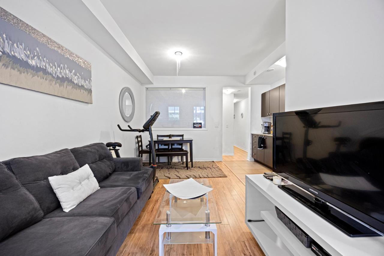 דירות טורונטו Beautiful Townhouse Near Yorkdale Mall, Wilson Subway מראה חיצוני תמונה