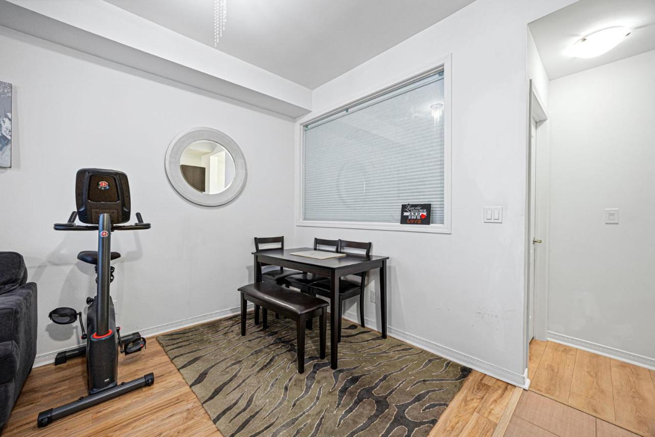 דירות טורונטו Beautiful Townhouse Near Yorkdale Mall, Wilson Subway מראה חיצוני תמונה