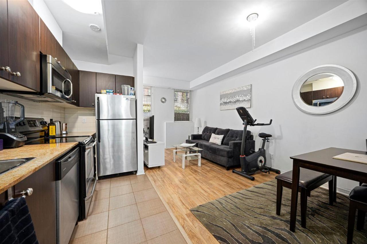 דירות טורונטו Beautiful Townhouse Near Yorkdale Mall, Wilson Subway מראה חיצוני תמונה