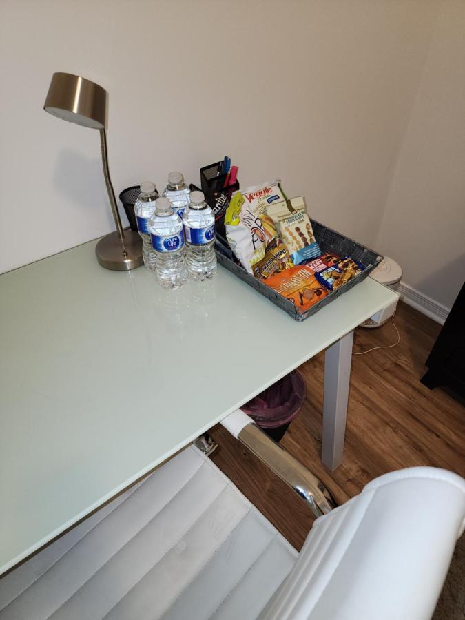 דירות טורונטו Beautiful Townhouse Near Yorkdale Mall, Wilson Subway מראה חיצוני תמונה