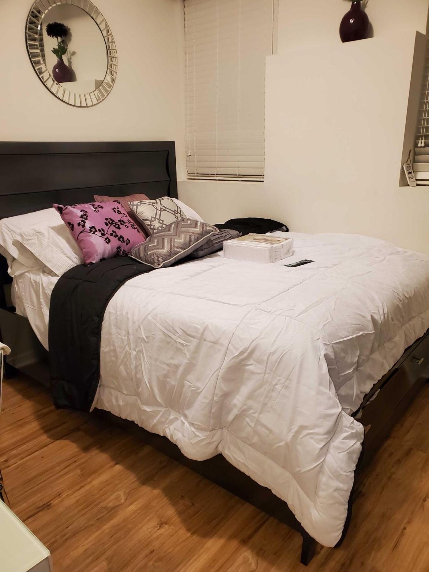 דירות טורונטו Beautiful Townhouse Near Yorkdale Mall, Wilson Subway מראה חיצוני תמונה