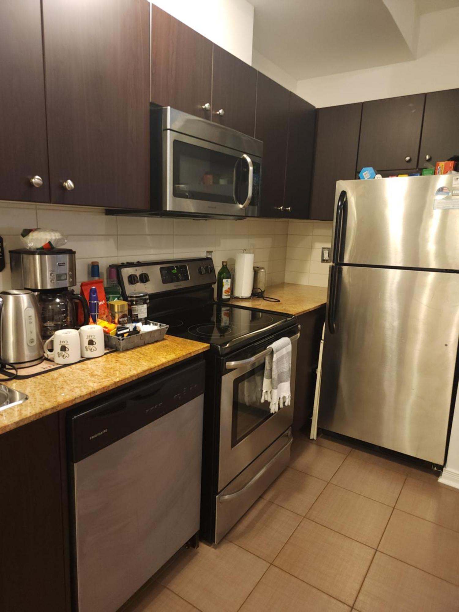 דירות טורונטו Beautiful Townhouse Near Yorkdale Mall, Wilson Subway מראה חיצוני תמונה