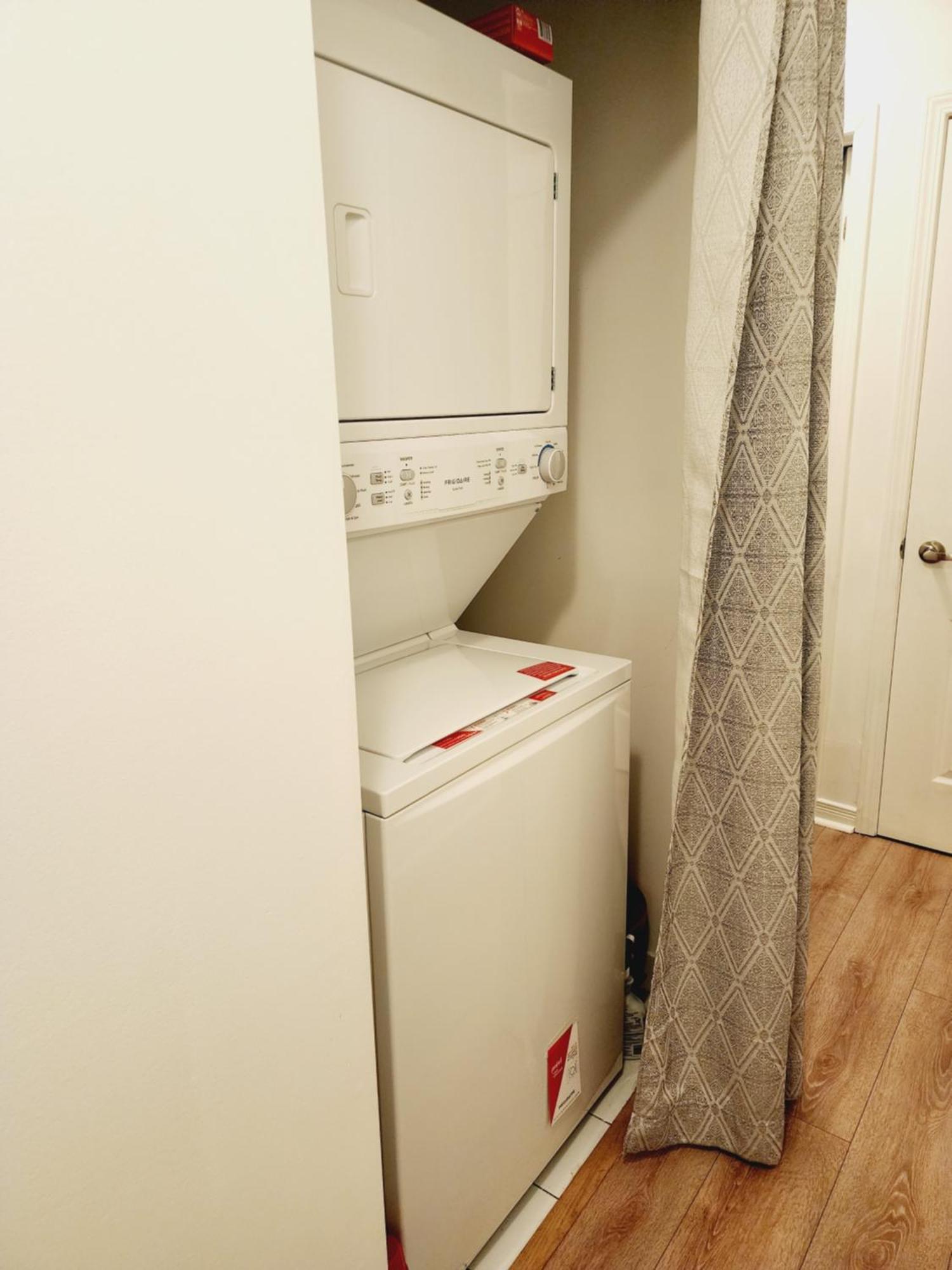 דירות טורונטו Beautiful Townhouse Near Yorkdale Mall, Wilson Subway מראה חיצוני תמונה