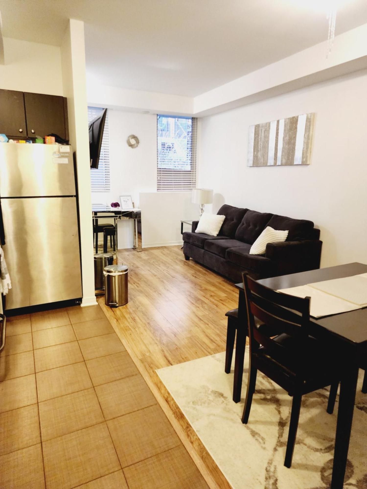 דירות טורונטו Beautiful Townhouse Near Yorkdale Mall, Wilson Subway מראה חיצוני תמונה