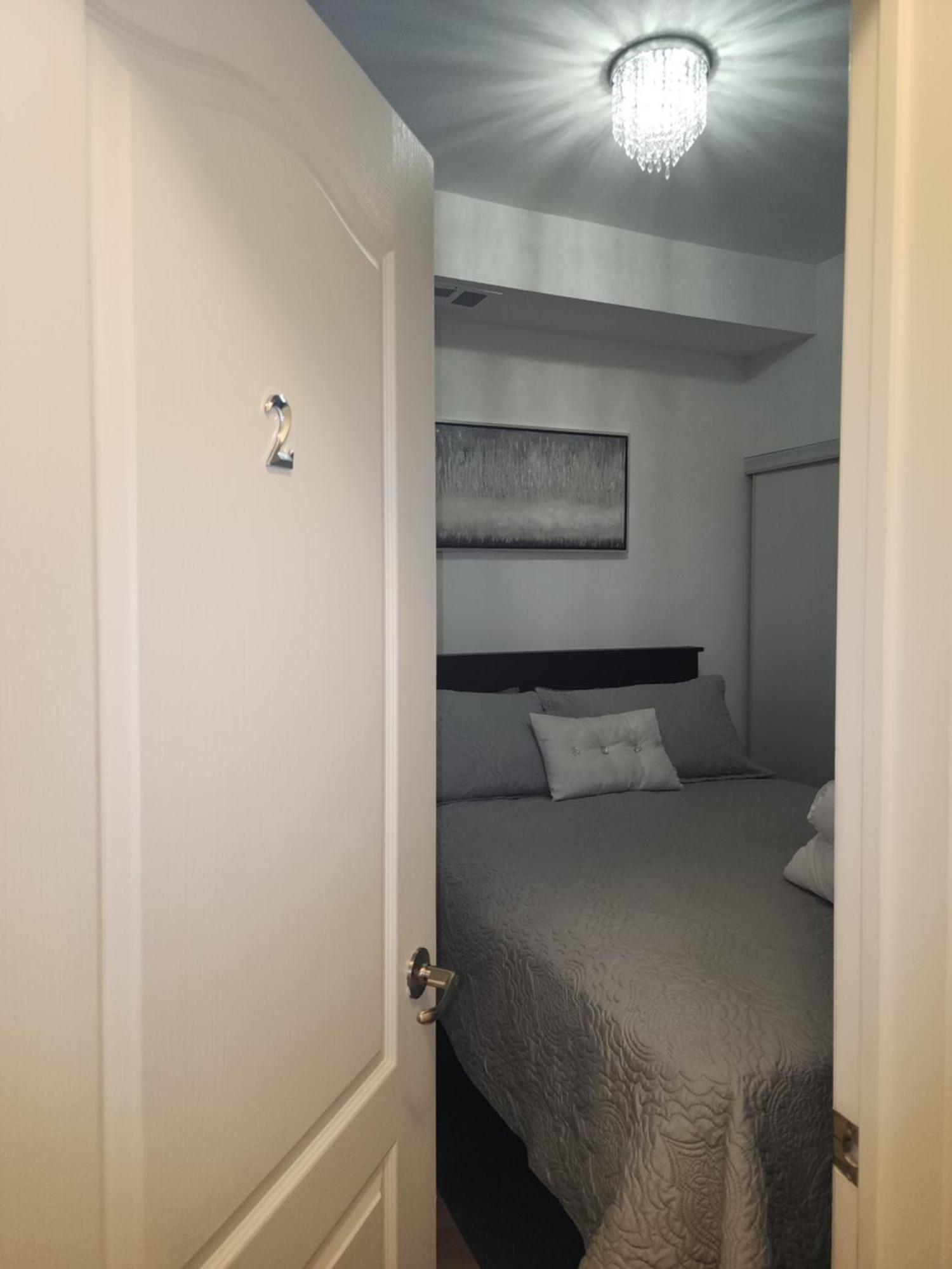 דירות טורונטו Beautiful Townhouse Near Yorkdale Mall, Wilson Subway מראה חיצוני תמונה