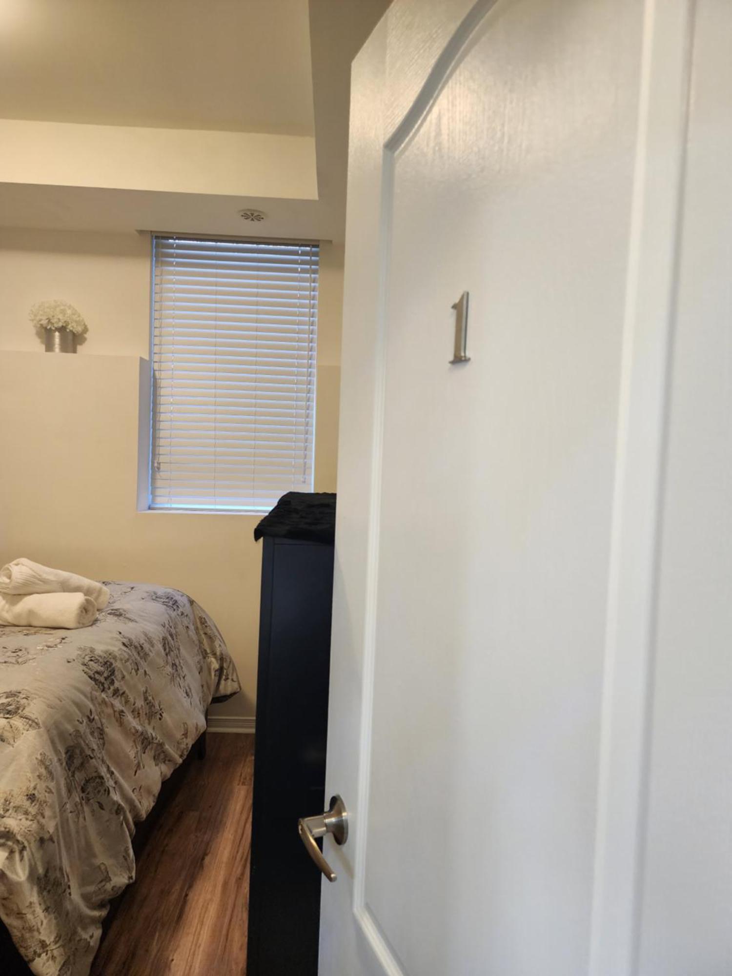 דירות טורונטו Beautiful Townhouse Near Yorkdale Mall, Wilson Subway מראה חיצוני תמונה