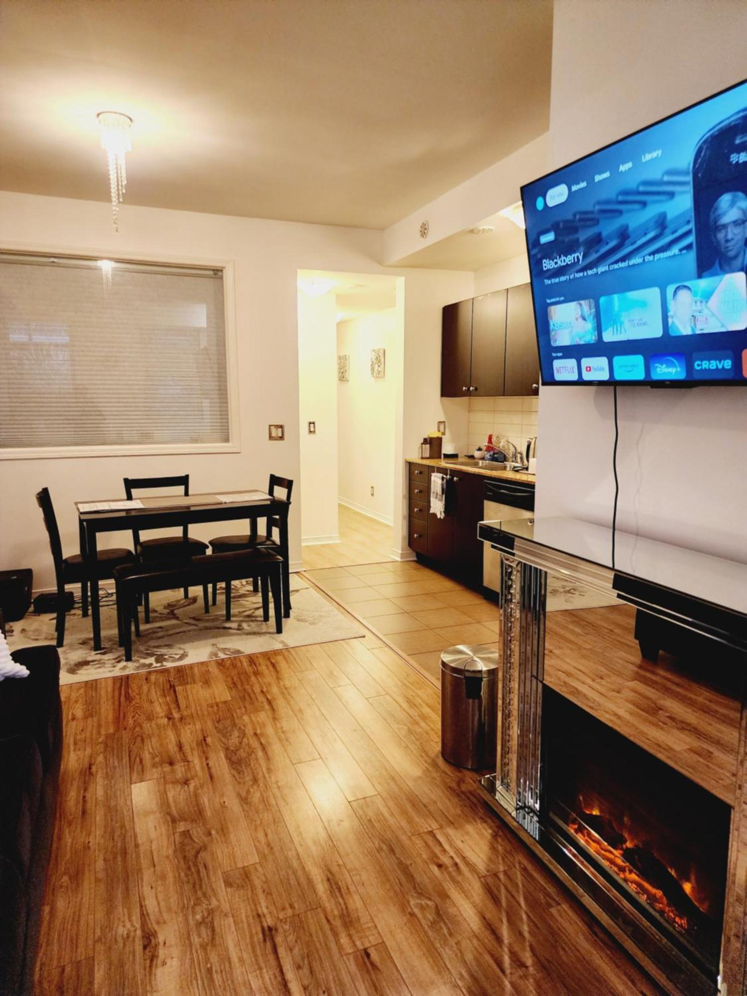 דירות טורונטו Beautiful Townhouse Near Yorkdale Mall, Wilson Subway מראה חיצוני תמונה